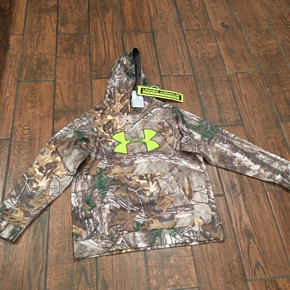 Under amour youth Real Tree Cold Gear  new